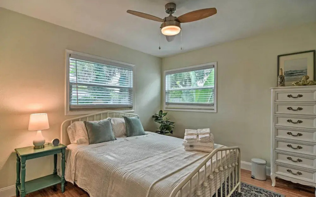 photo 2 of Cozy Jungle Escape < 1 Mi to Gulfport Beach!
