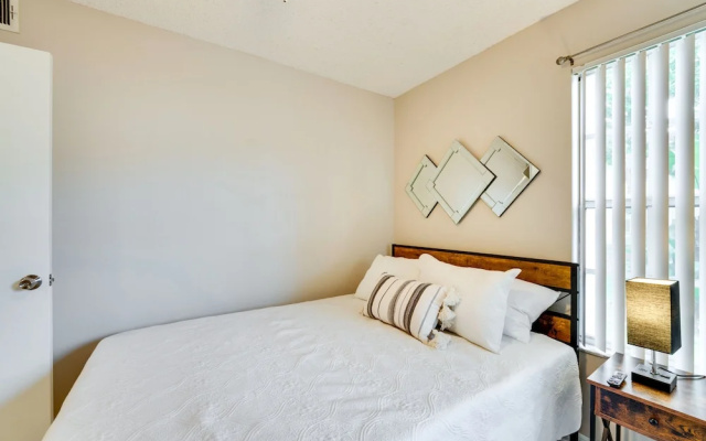 photo 2 of Cozy Kissimmee Condo Rental: 6 Mi to Disney World