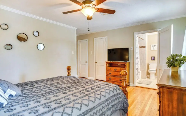 photo 2 of 2 Mi to Downtown: Lake Charles Apartment