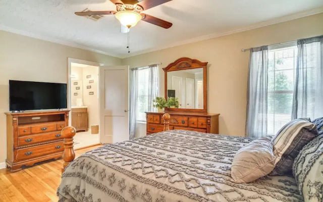 photo 3 of 2 Mi to Downtown: Lake Charles Apartment