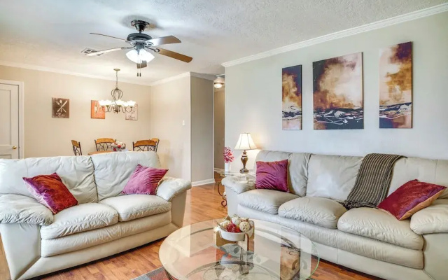 photo 5 of 2 Mi to Downtown: Lake Charles Apartment