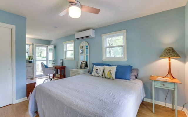 photo 4 of Lakefront Cottage by Little Golden Gate Bridge