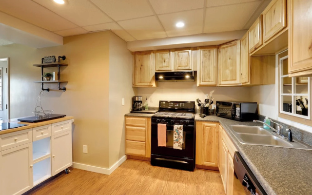 photo 4 of Cozy Leicester Studio, 11 Mi to Downtown Asheville
