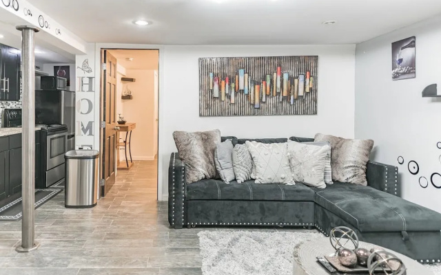 photo 2 of Cozy Modern 1br Apartment - Just 10 Mins From Jfk Airport 1 Bedroom Apts by RedAwning