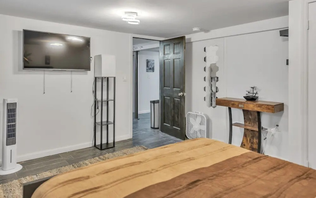 photo 5 of Cozy Modern 1br Apartment - Just 10 Mins From Jfk Airport 1 Bedroom Apts by RedAwning