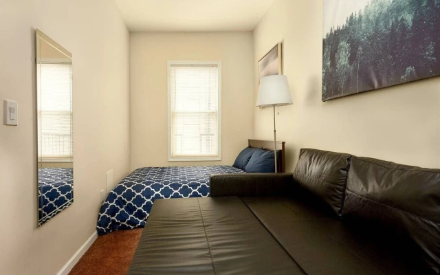 photo 2 of Cozy, modern Apartment 20min to NYC