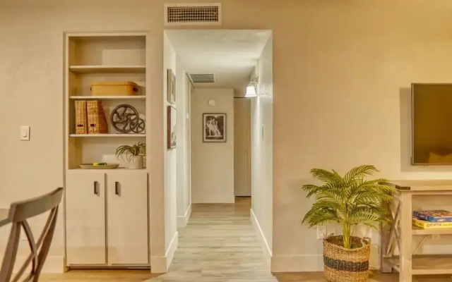 photo 2 of Cozy, Modern & Newly Remodeled Mesa Home Pet Friendly 3 Bedroom Home by Redawning