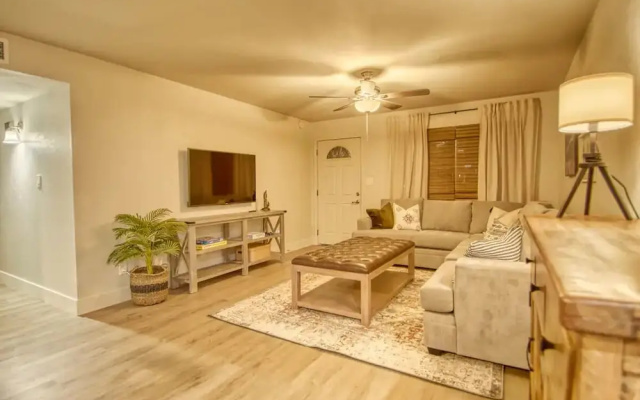 photo 3 of Cozy, Modern & Newly Remodeled Mesa Home Pet Friendly 3 Bedroom Home by Redawning