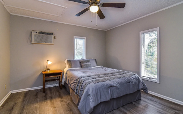 photo 4 of Cozy Mtn. Getaway in South Asheville