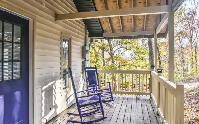 photo 5 of Cozy Mtn. Getaway in South Asheville