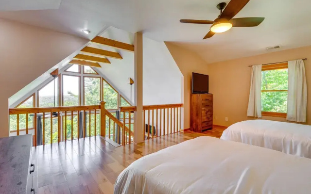 photo 4 of Cozy Murphy Cabin Retreat: Hot Tub & Mtn Views!