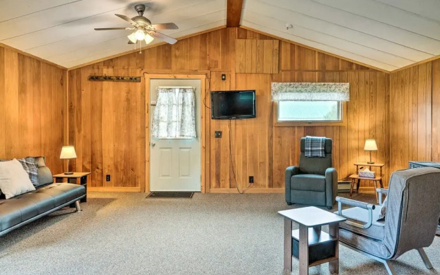 photo 2 of Cozy Franconia Cottage w/ Community Pool & Hot Tub