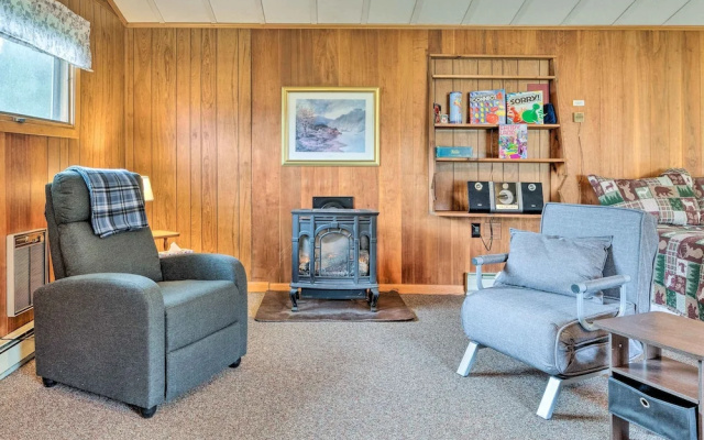 photo 5 of Cozy Franconia Cottage w/ Community Pool & Hot Tub