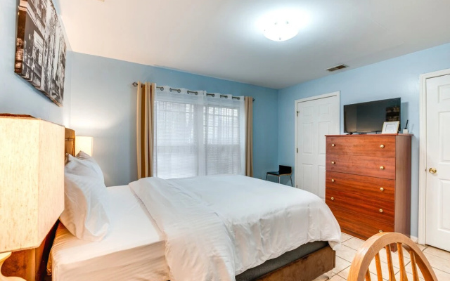 photo 2 of Cozy Newark Getaway 15 Mi to Manhattan