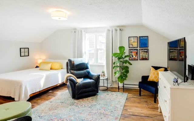photo 4 of Cozy Norwalk Apt: Near Cedar Point & Kalahari!