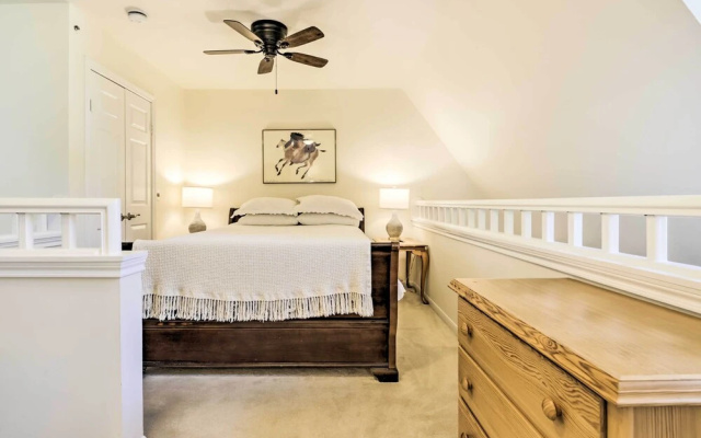 photo 2 of Lovely Norwich Villa, On Golf Course w/ Amenities!