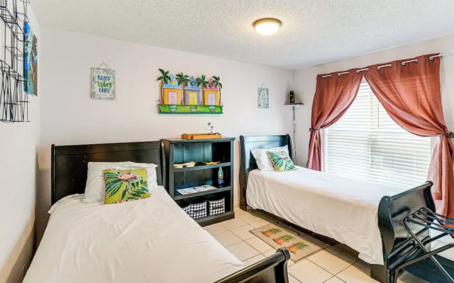 photo 5 of Cozy PCB Cottage ~ 1 Block to Beach!