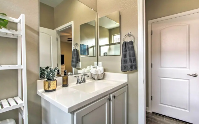 photo 4 of Cozy Peoria Apartment - Golf, Hike & Bike!