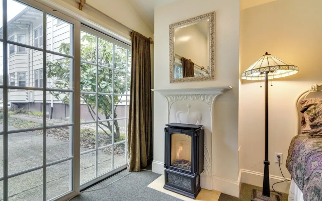 photo 4 of Cozy Portland Studio w/ Electric Fireplace