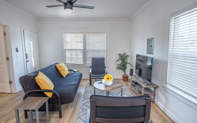 photo 4 of Cozy Remodeled 2br/1ba Near Downtown