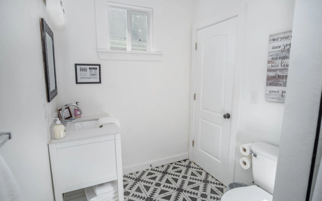 photo 5 of Cozy Remodeled 2br/1ba Near Downtown