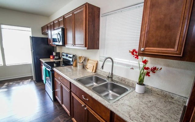 photo 4 of Cozy Remodeled 2BR/2BA Near Downtown Sleeps 8