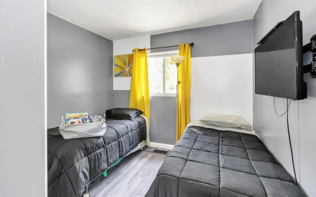 photo 3 of Cozy Retreat In Cincinnati 3 Bedroom Home by RedAwning