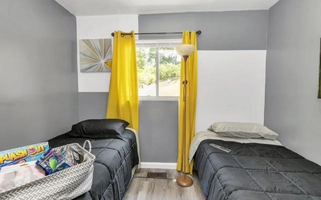 photo 4 of Cozy Retreat In Cincinnati 3 Bedroom Home by RedAwning