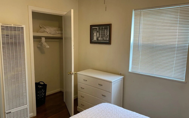 photo 3 of Cozy, Roomy 1 Bedroom Home in Cincinnati