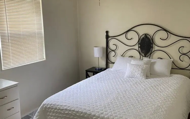 photo 4 of Cozy, Roomy 1 Bedroom Home in Cincinnati