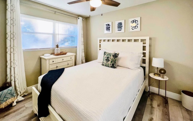 photo 4 of Cozy Sarasota Retreat - 3 Blocks to the Coast!