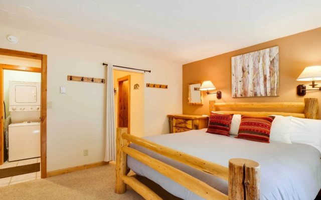 photo 3 of Cozy Ski-in/ski-out Breckenridge Condo: Mtn Views!
