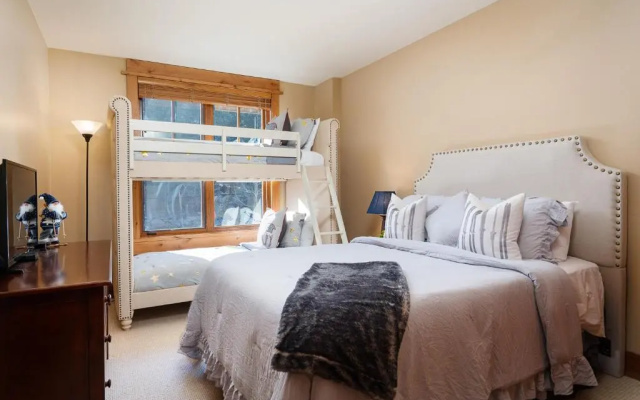 photo 3 of Cozy Ski-In/Ski-Out Northstar Village Residence - Big Horn 408