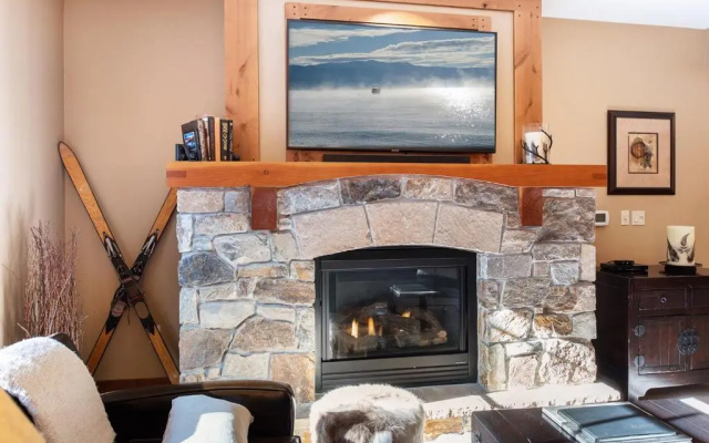 photo 4 of Cozy Ski-In/Ski-Out Northstar Village Residence - Big Horn 408