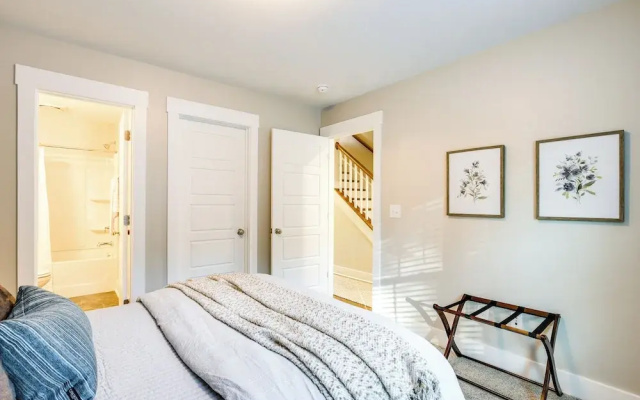 photo 2 of Cozy South Carolina Abode - Steps From Main Street