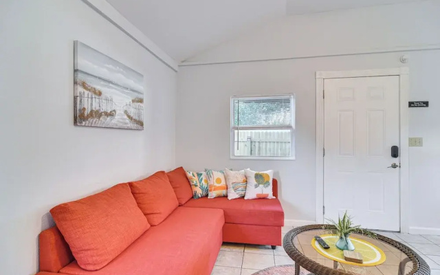 photo 3 of Cozy St Pete Home ~ 2 Mi to Madeira Beach!
