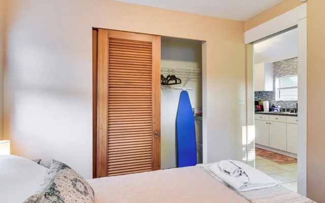 photo 5 of Cozy St Pete Home ~ 2 Mi to Madeira Beach!