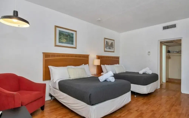 photo 2 of Cozy Studio/1bath, Hallandale Beach,pool & Parking