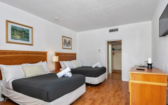 photo 3 of Cozy Studio/1bath, Hallandale Beach,pool & Parking