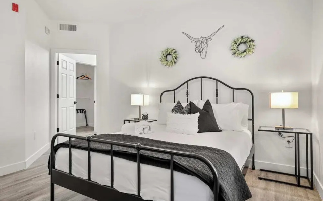 photo 2 of Cozy Suites Glendale