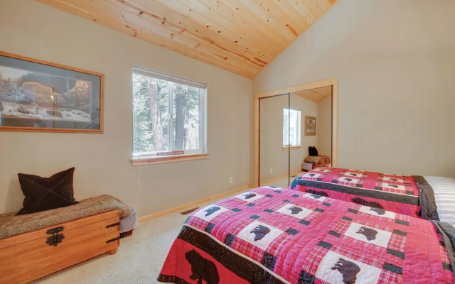 photo 2 of Tahoe Donner Mountain Cabin: Surrounded by Forest!