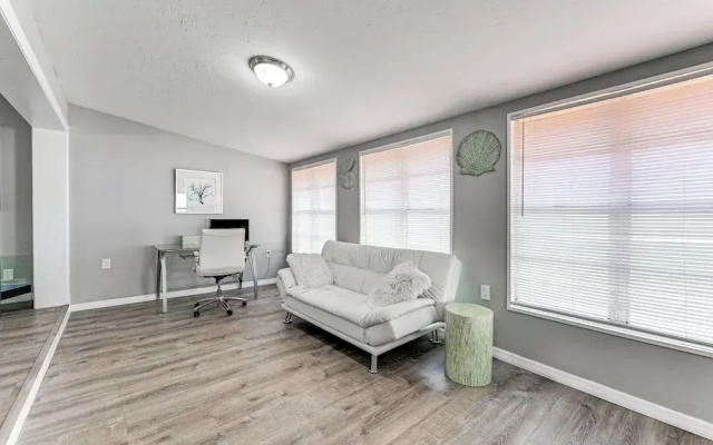 photo 3 of 3 Mi to Venice Beach: Pet-friendly Home w/ Yard