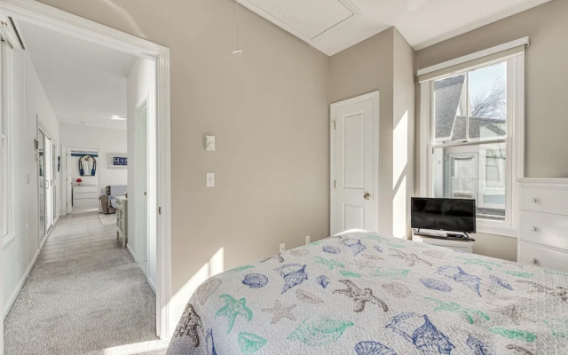 photo 2 of Cozy Wells Cottage w/ Pool Access: 1 Mi to Beach!