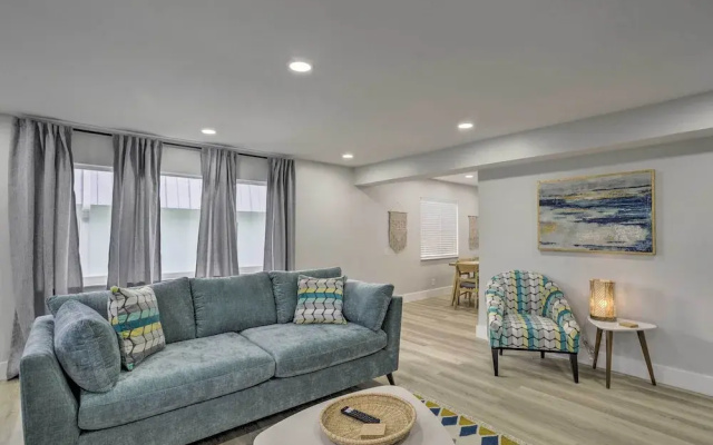 photo 3 of Cozy West Palm Beach Condo: 1 Block to Shore!