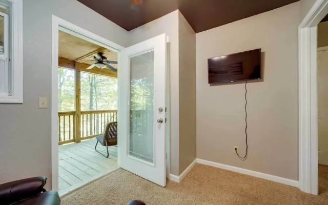 photo 2 of Private Hot Tub, Yard: Pet-friendly Whittier Cabin