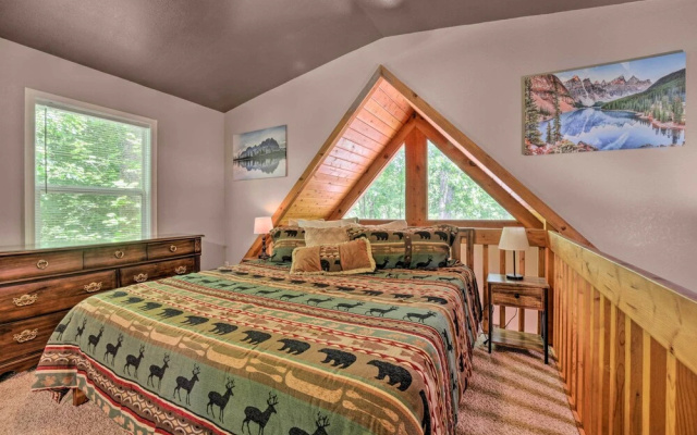 photo 5 of Private Hot Tub, Yard: Pet-friendly Whittier Cabin