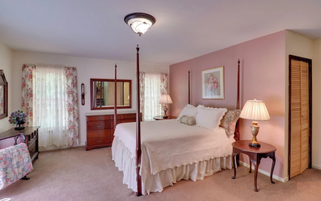 photo 4 of Cozy Whittier Home w/ Fire Pits < 15 Mi to Hiking!