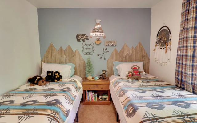 photo 5 of Cozy Whittier Home w/ Fire Pits < 15 Mi to Hiking!