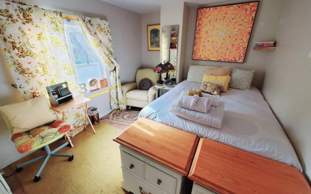 photo 2 of Room-cozy Yellow Queen Bed By Yale U