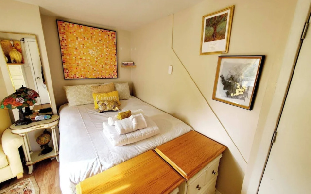 photo 3 of Room-cozy Yellow Queen Bed By Yale U